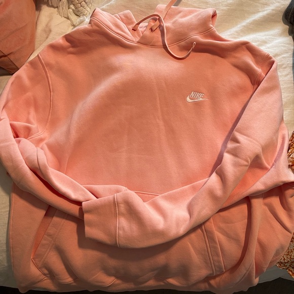 Nike Tops - Nike sweatshirt